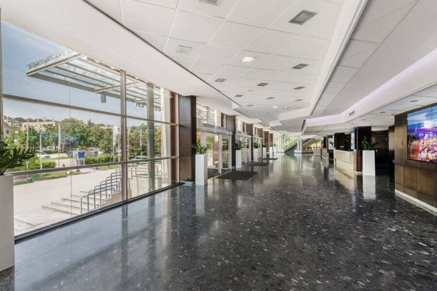 Novotel City lobby, front desk