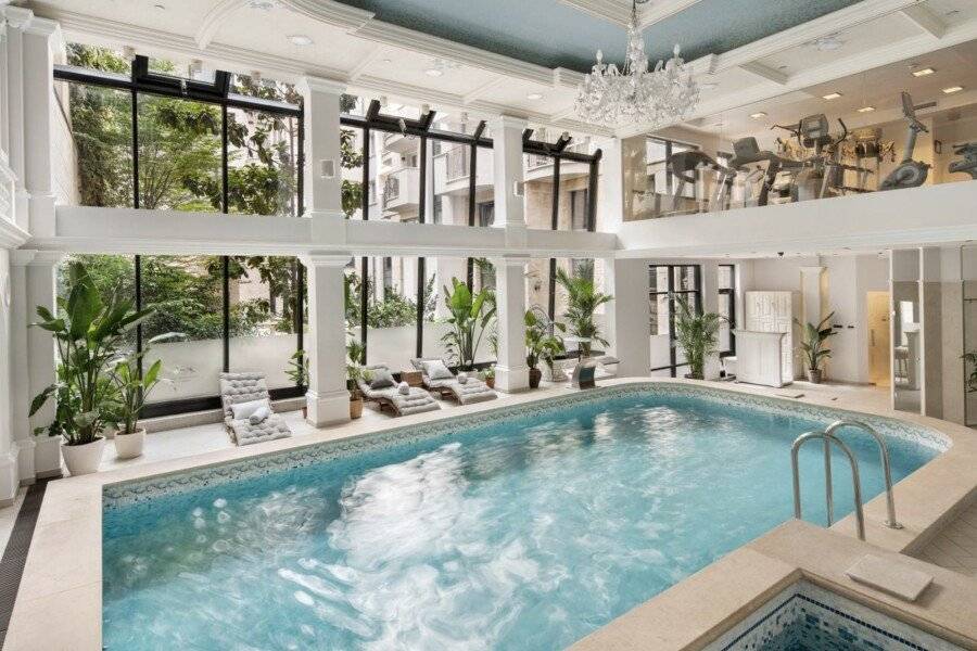 Queen's Court Hotel & Residence indoor pool,spa