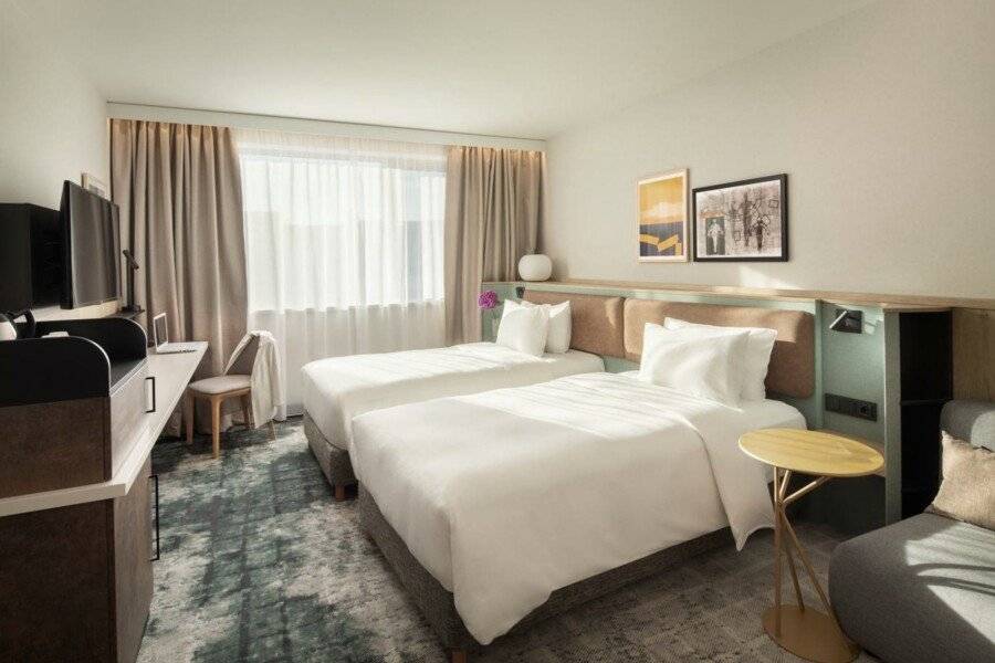 Crowne Plaza, an IHG Hotel hotel bedroom