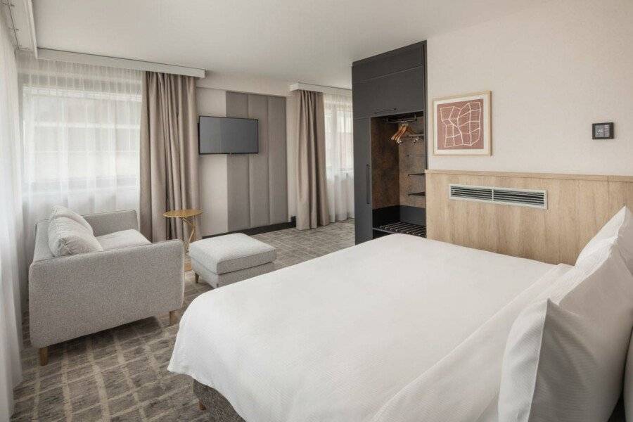 Crowne Plaza, an IHG Hotel hotel bedroom