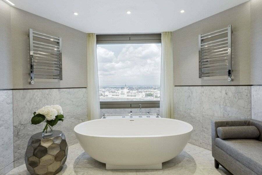 Hilton bathtub,ocean view