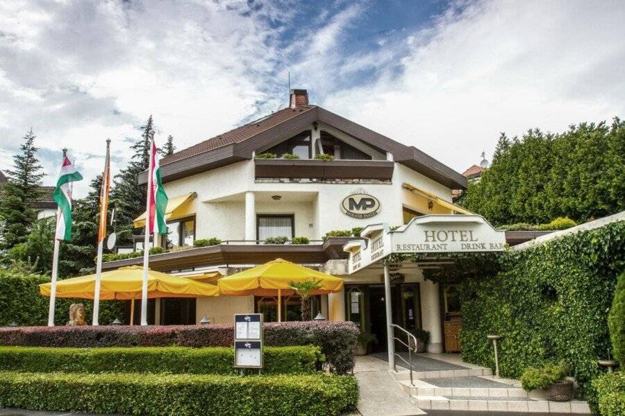 Hotel Molnár facade,restaurant