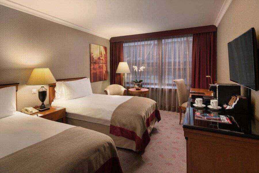 InterContinental, an IHG Hotel hotel bedroom