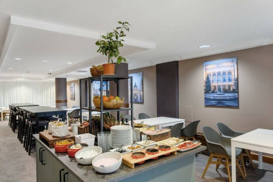 Millennium Court, - Marriott Executive Apartments restaurant, breakfast