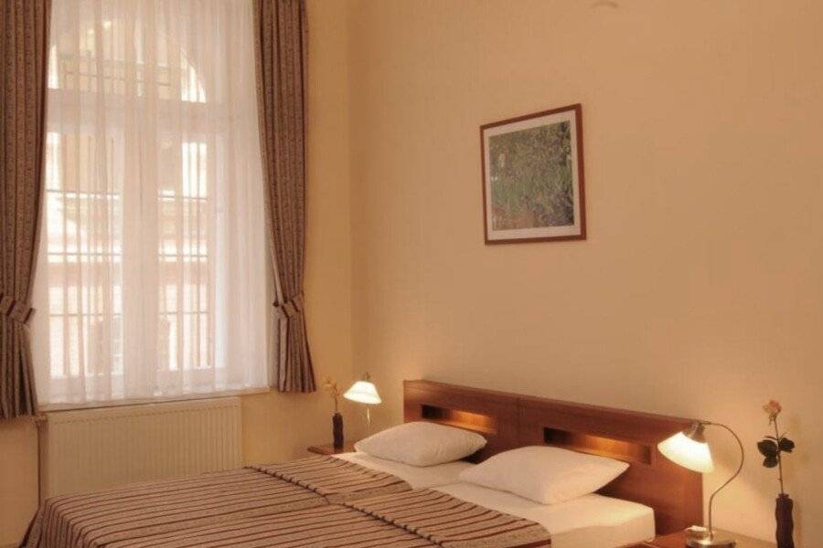 Budapest Museum Central hotel bedroom