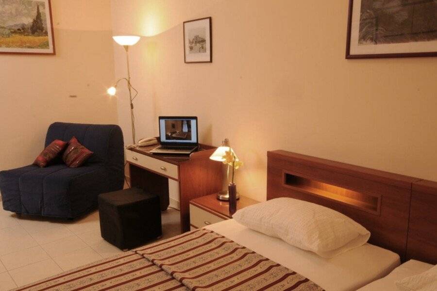 Budapest Museum Central hotel bedroom