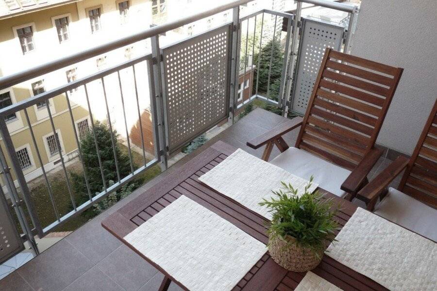 Trendy Deluxe Apartments balcony