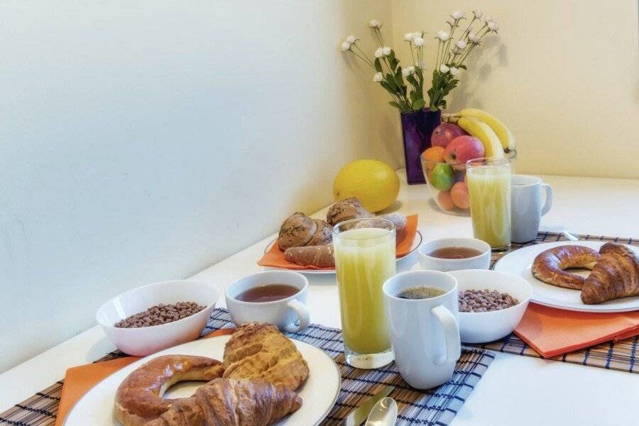 Trendy Deluxe Apartments breakfast,