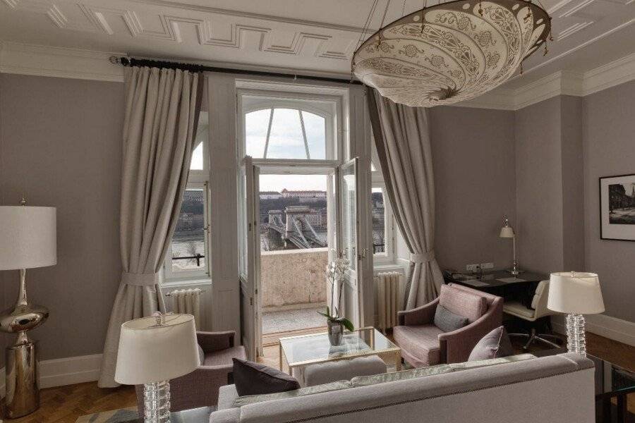 Four Seasons Hotel Gresham Palace Budapest hotel bedroom,ocean view