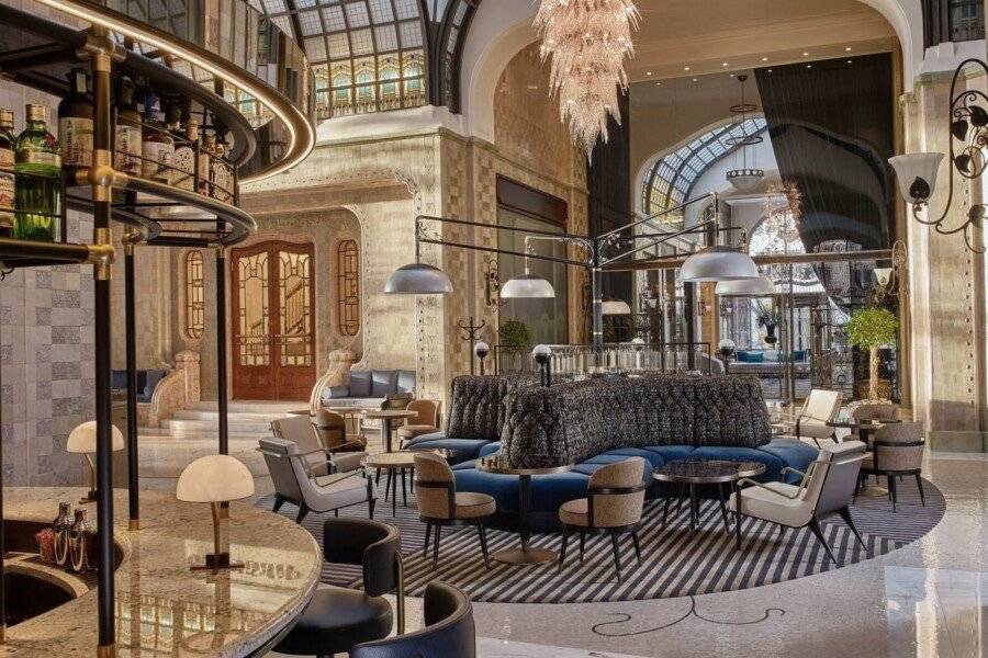 Four Seasons Hotel Gresham Palace Budapest lobby, bar