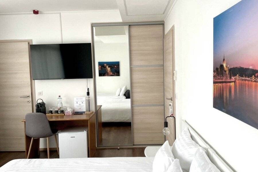 Rooftop City Residence hotel bedroom