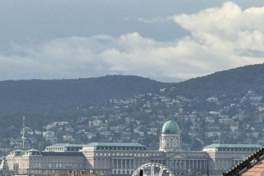 Rooftop City Residence 