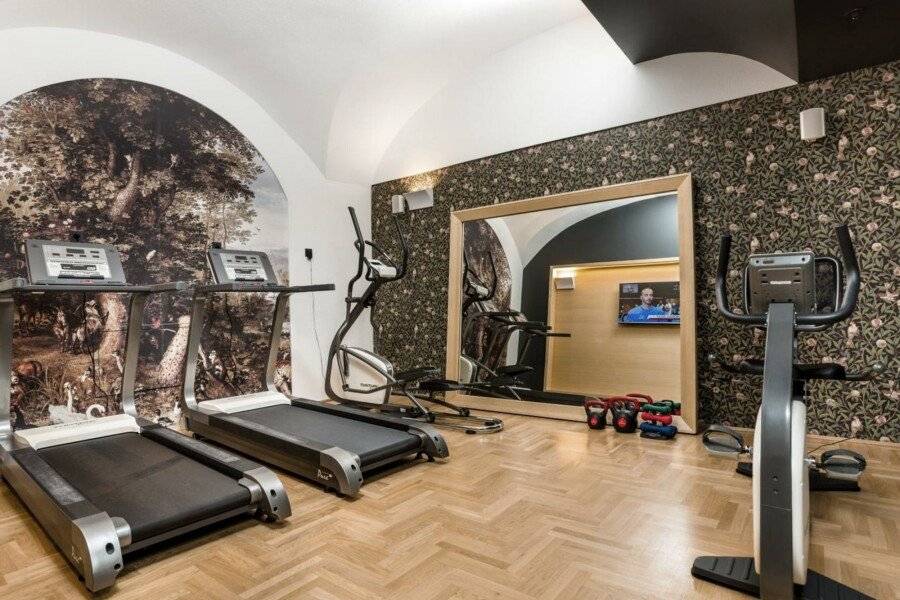 Hotel Moments by Continental Group fitness centre