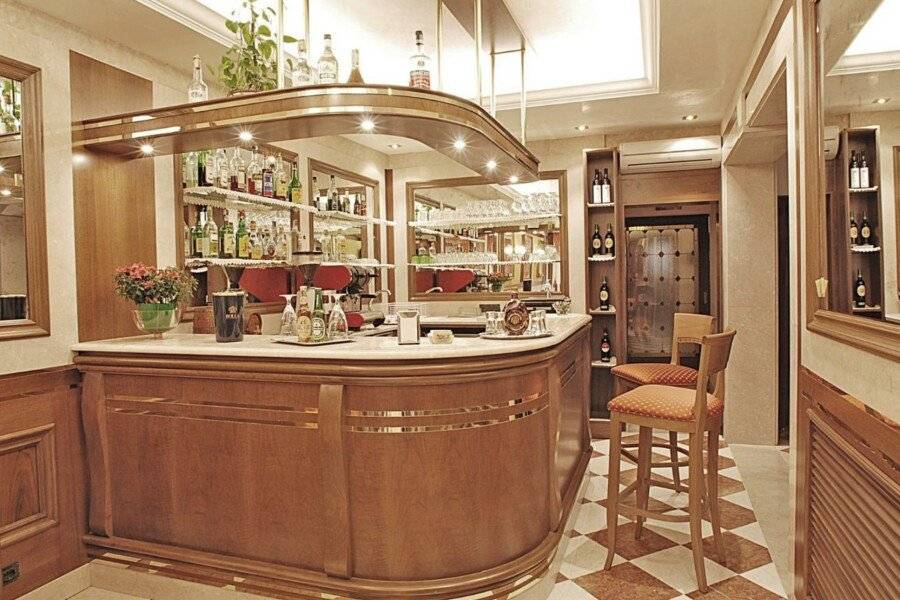 Hotel Fontana bar