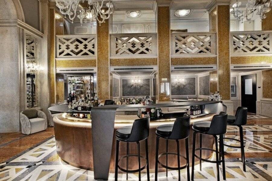 Baglioni Hotel Luna - The Leading Hotels of the World bar,lobby