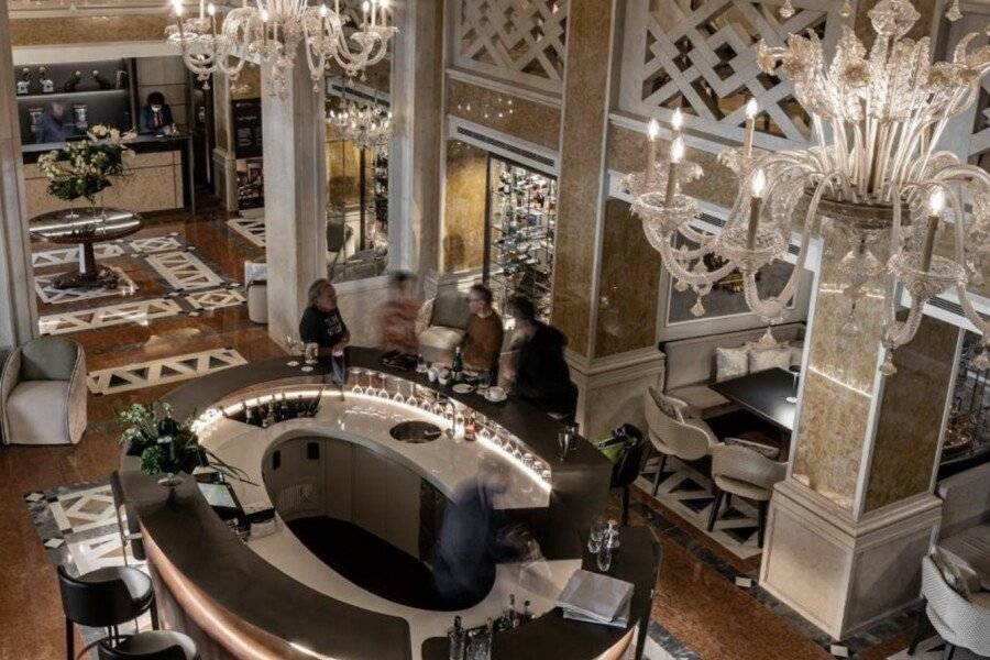 Baglioni Hotel Luna - The Leading Hotels of the World bar,lobby