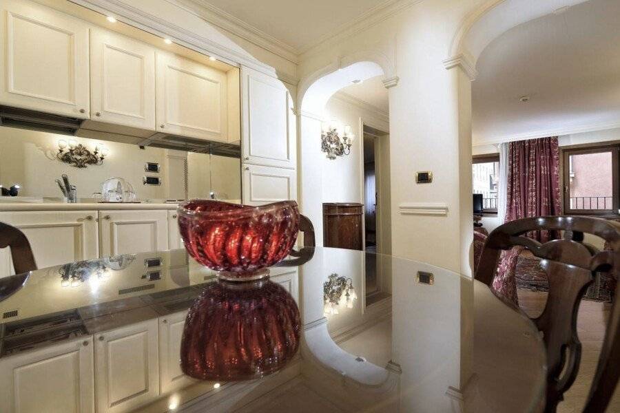 Suites Torre Dell'Orologio kitchen