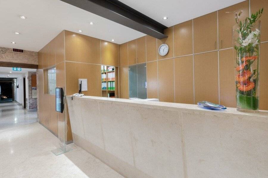 Eurostars Residenza Cannaregio front desk, lobby