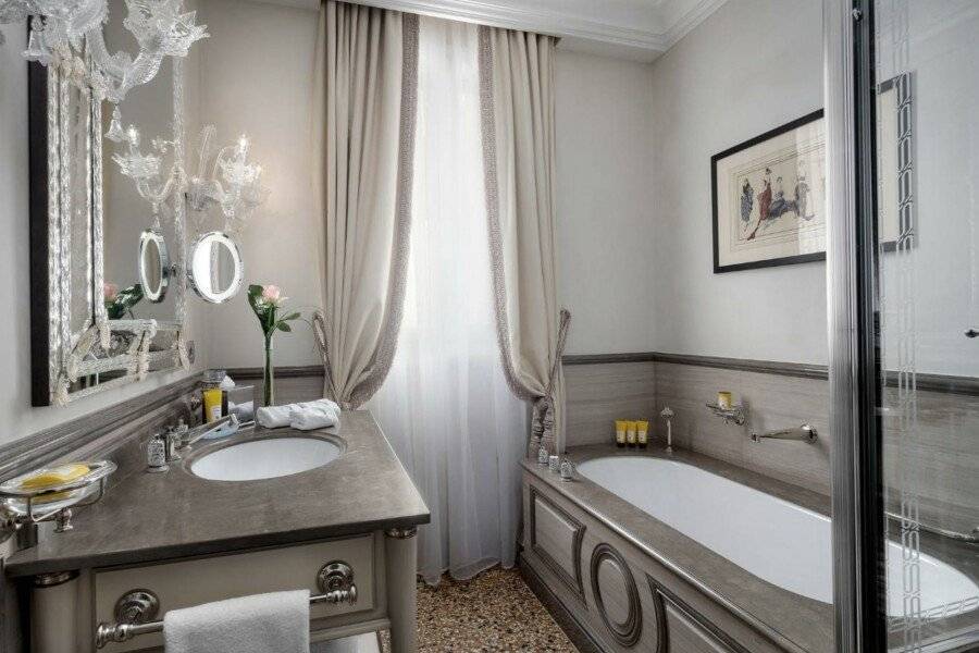 Hotel Danieli, bathtub