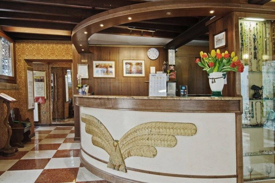 Hotel La Fenice et Des Artistes lobby,front desk,