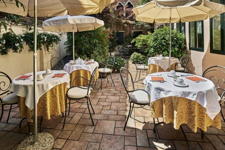 Hotel Gardena restaurant,garden