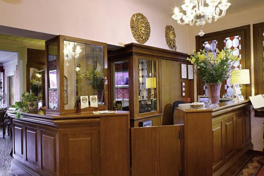 Antica Locanda Sturion Residenza d'Epoca lobby,front desk