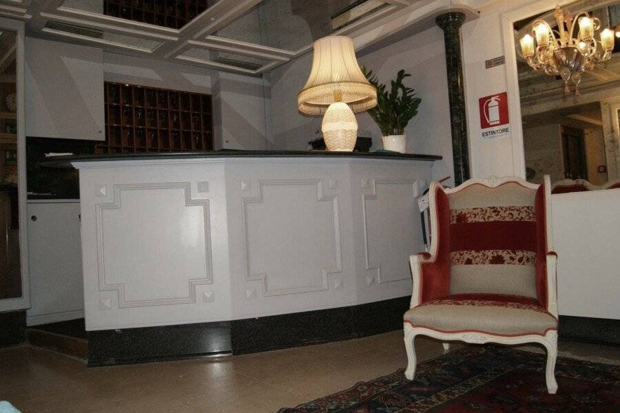 Hotel Il Moro di Venezia lobby,front desk,