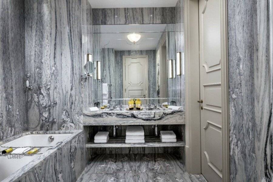 The Gritti Palace, a Luxury Collection Hotel, bathtub