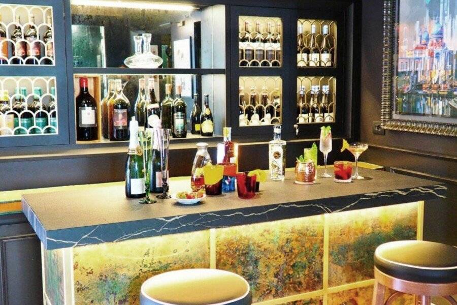 UNAHOTELS Ala Venezia-Adults 16 bar