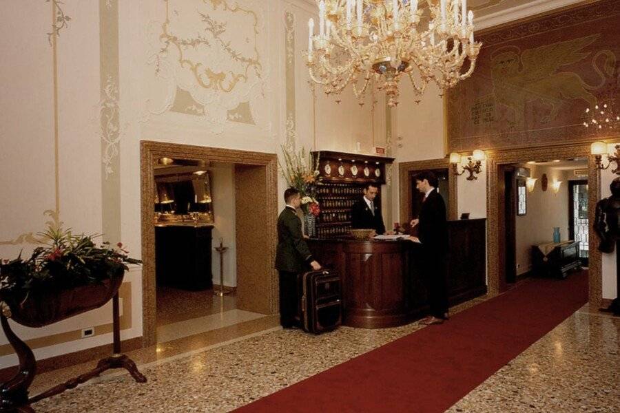 UNAHOTELS Ala Venezia-Adults 16 lobby,front desk