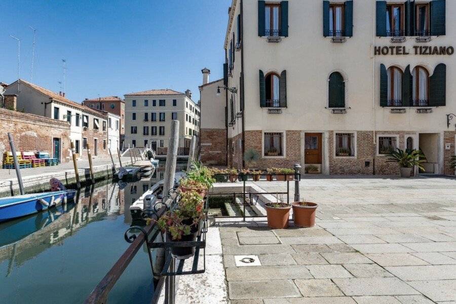 Hotel Tiziano facade