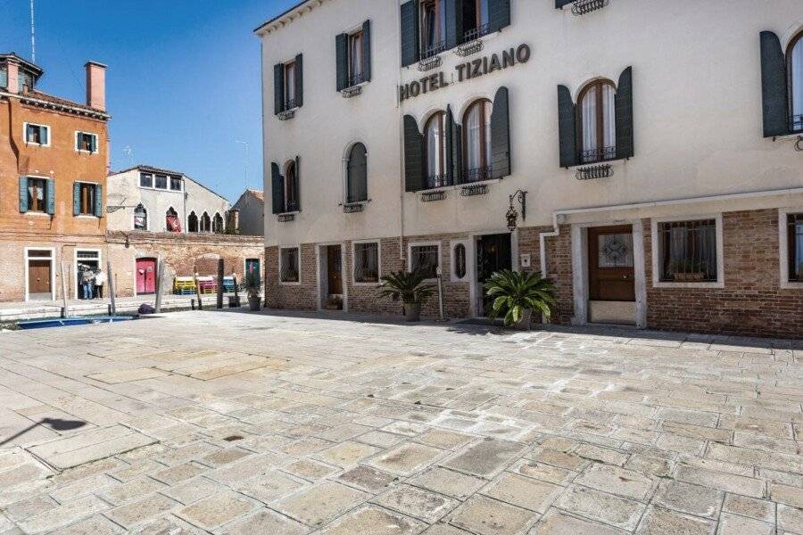 Hotel Tiziano facade