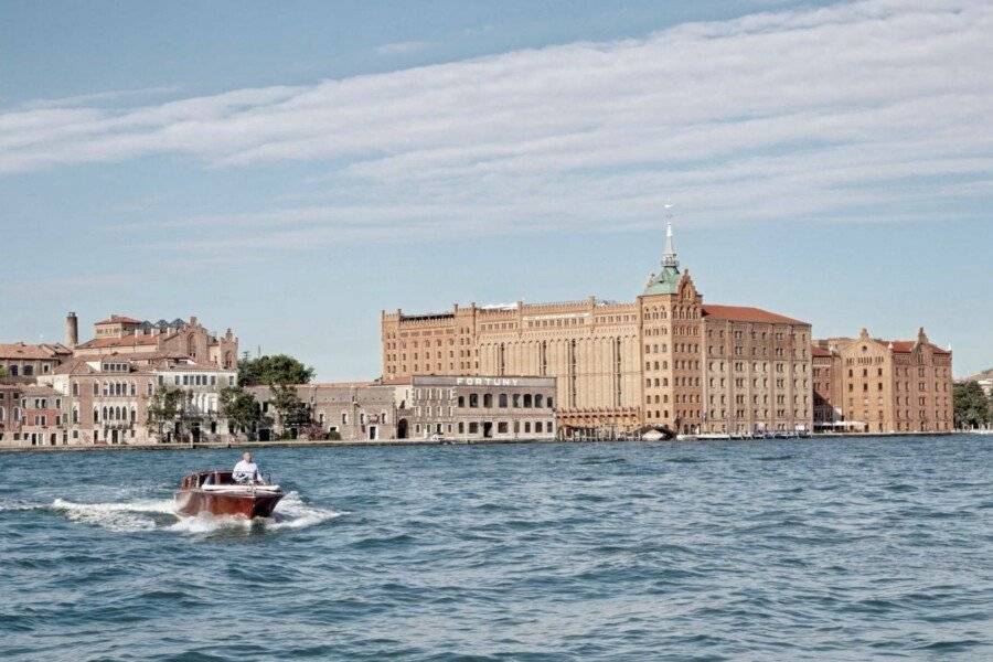 Hilton Molino Stucky facade