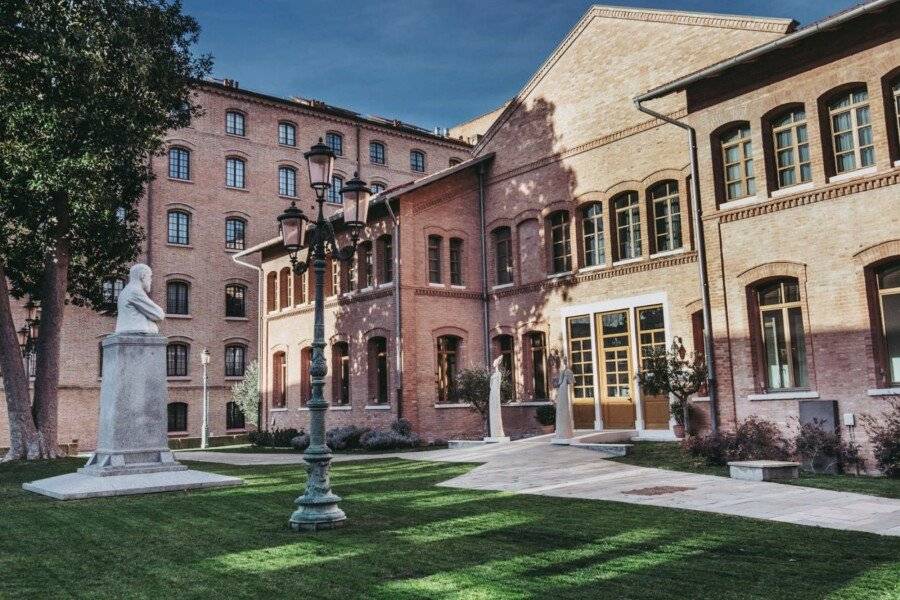 Hilton Molino Stucky facade,garden