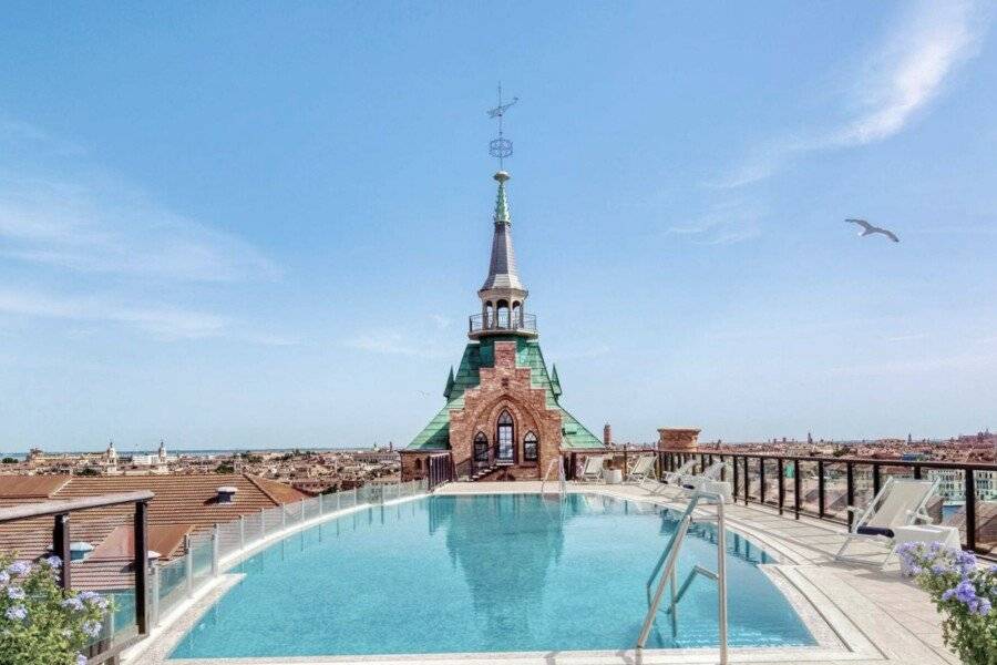 Hilton Molino Stucky rooftop pool,ocean view