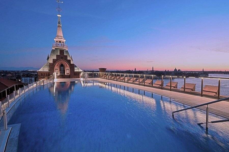 Hilton Molino Stucky rooftop pool,ocean view