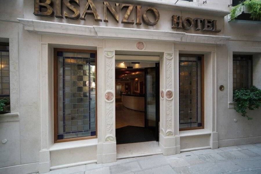 Hotel Bisanzio facade