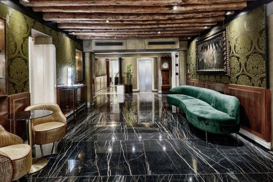 Hotel Bisanzio lobby