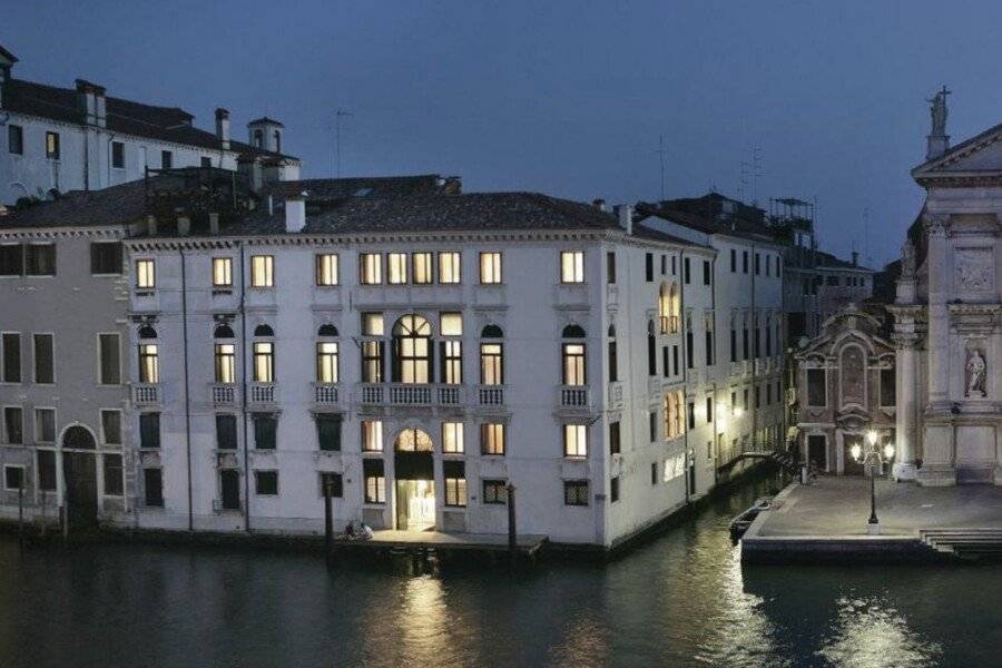 Hotel Palazzo Giovanelli e Gran Canal facade