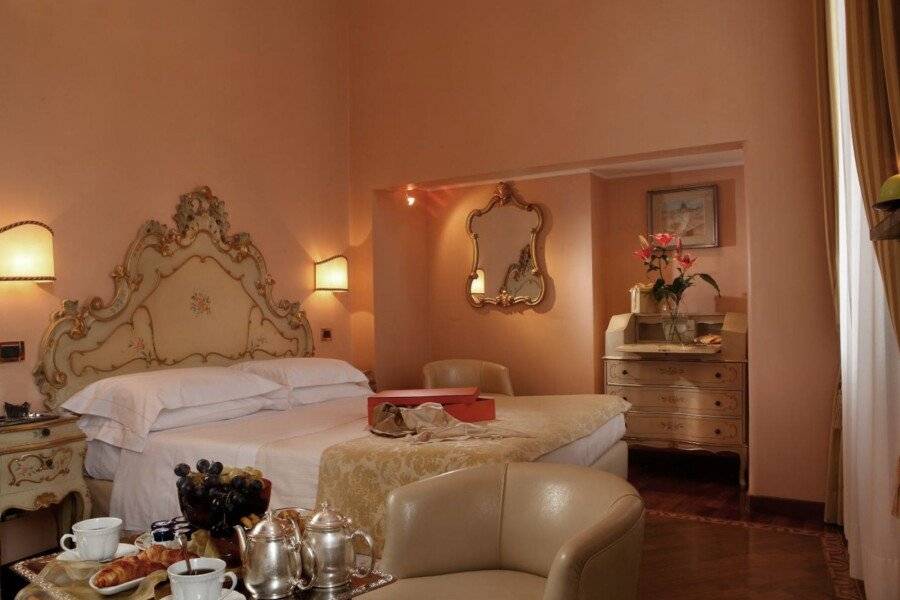 Pensione Accademia - Villa Maravege hotel bedroom