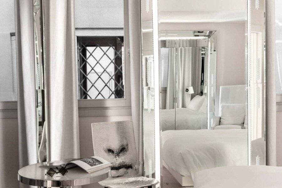 Palazzina Grassi hotel bedroom