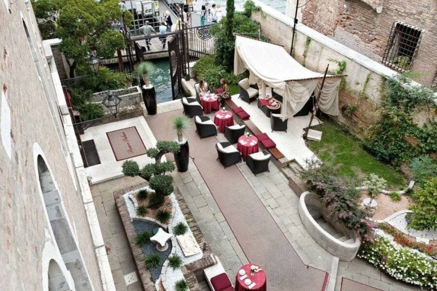 Pesaro Palace garden,restaurant