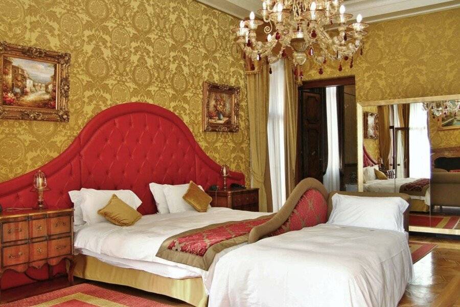 Pesaro Palace hotel bedroom