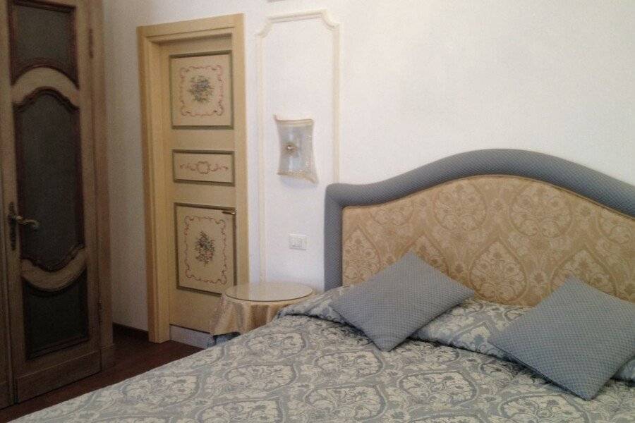 Ca' Dei Polo hotel bedroom