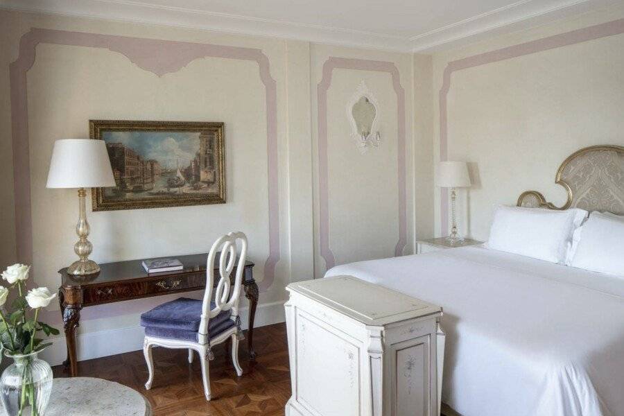 Hotel Cipriani, A Belmond Hotel, hotel bedroom