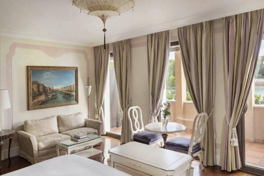 Hotel Cipriani, A Belmond Hotel, hotel bedroom,ocean view