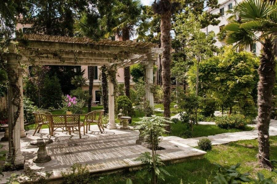 Hotel Sant'Antonin garden