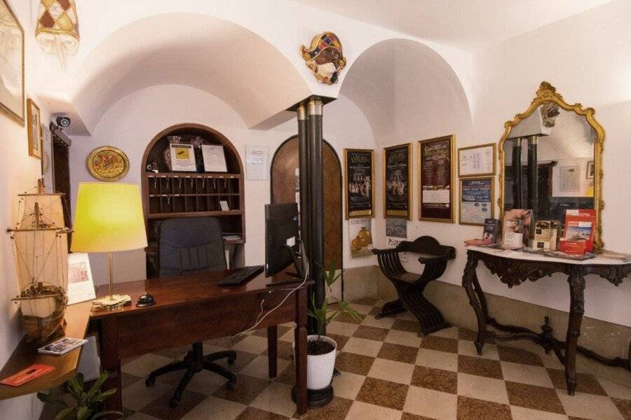 Albergo Casa Peron lobby,front desk