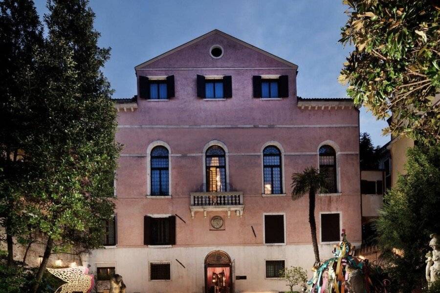 Palazzo Venart Luxury Hotel facade,garden