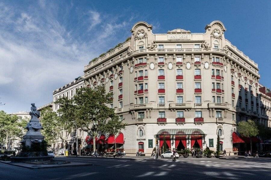 Hotel El Palace facade